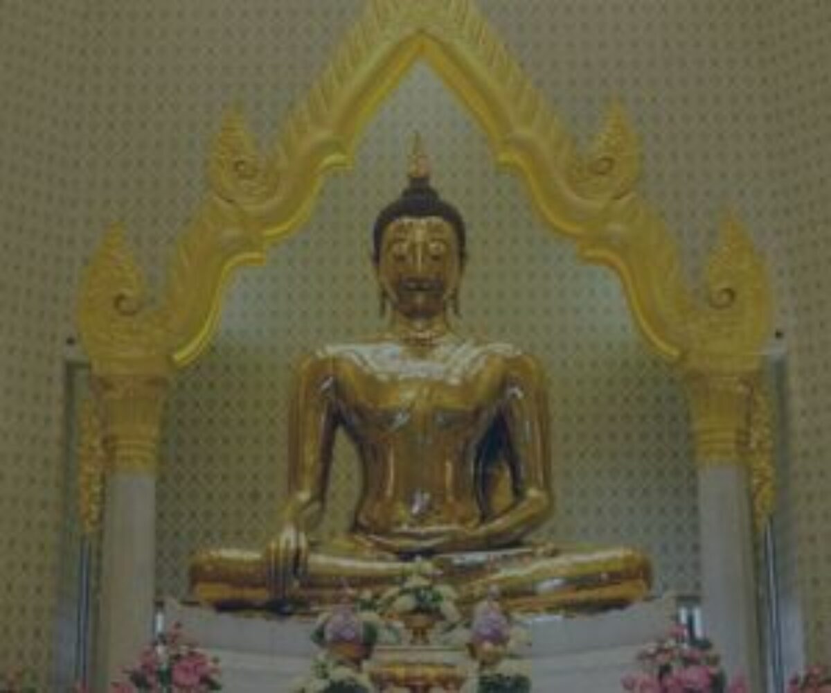 I Templi Buddhisti della Thailandia: Scopri il Wat Traimit